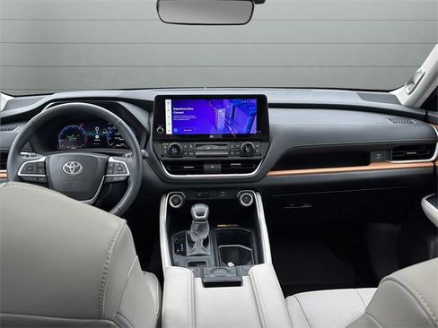 Certified 2025 Toyota Grand Highlander AWD image 19