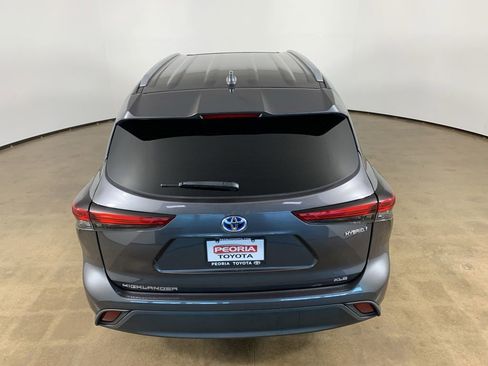 Used 2023 Toyota Highlander XLE AWD/4WD image 11