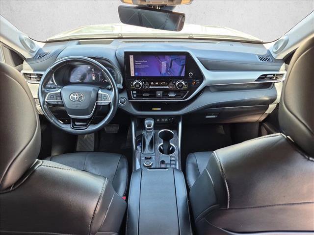 Used 2023 Toyota Highlander Platinum AWD/4WD image 16