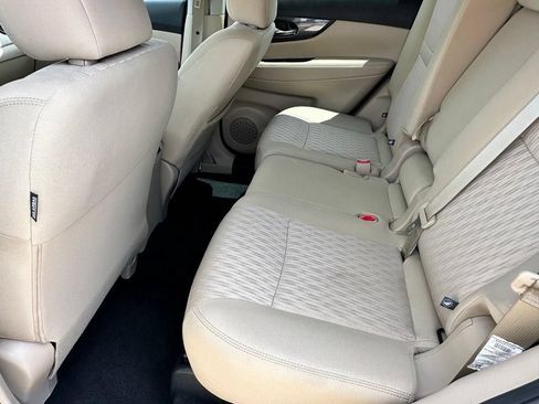 Used 2020 Nissan Rogue SV w/ Premium Package FWD image 7