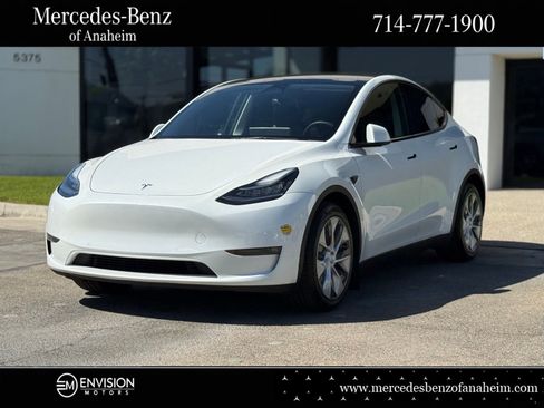 Used 2022 Tesla Model Y Long Range image 1