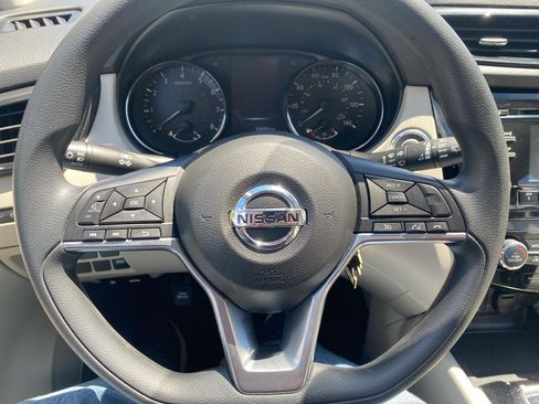 Used 2018 Nissan Rogue Sport SV FWD image 12