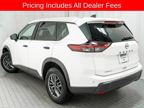 Used 2024 Nissan Rogue S FWD image 3
