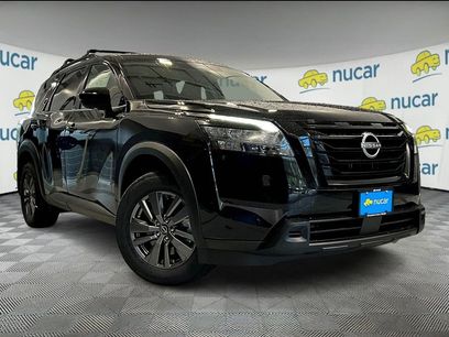 New 2025 Nissan Pathfinder SV w/ Black Appearance Package