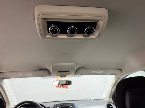 Used 2013 Dodge Grand Caravan SXT FWD image 38