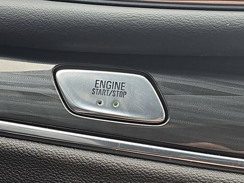 Used 2023 Buick Enclave Essence AWD/4WD image 18