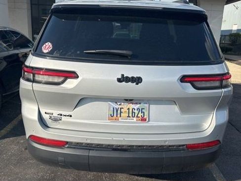 Used 2023 Jeep Grand Cherokee L Laredo image 5