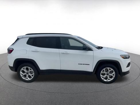 Used 2025 Jeep Compass Latitude image 16