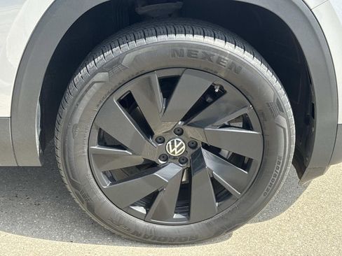 Used 2024 Volkswagen Atlas SE FWD image 4