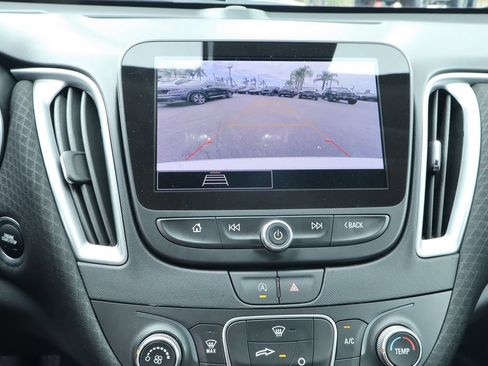 Used 2025 Chevrolet Malibu RS FWD image 24
