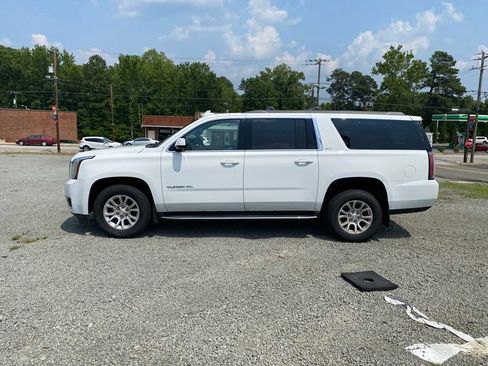 Used 2017 GMC Yukon XL SLT AWD/4WD image 6