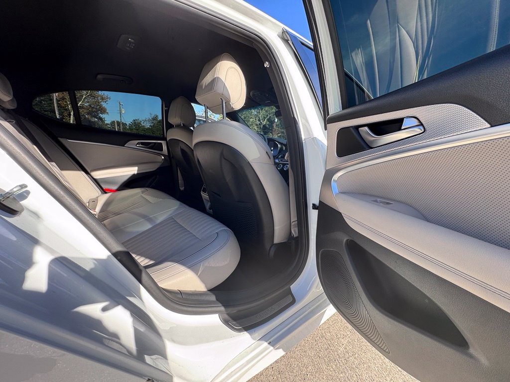 Used 2023 Genesis G70 3.3T RWD image 18