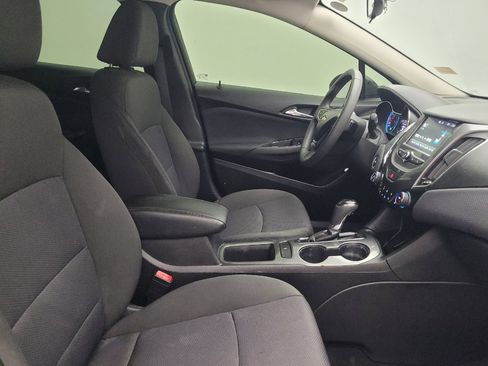 Used 2018 Chevrolet Cruze LT w/ Convenience Package FWD image 21