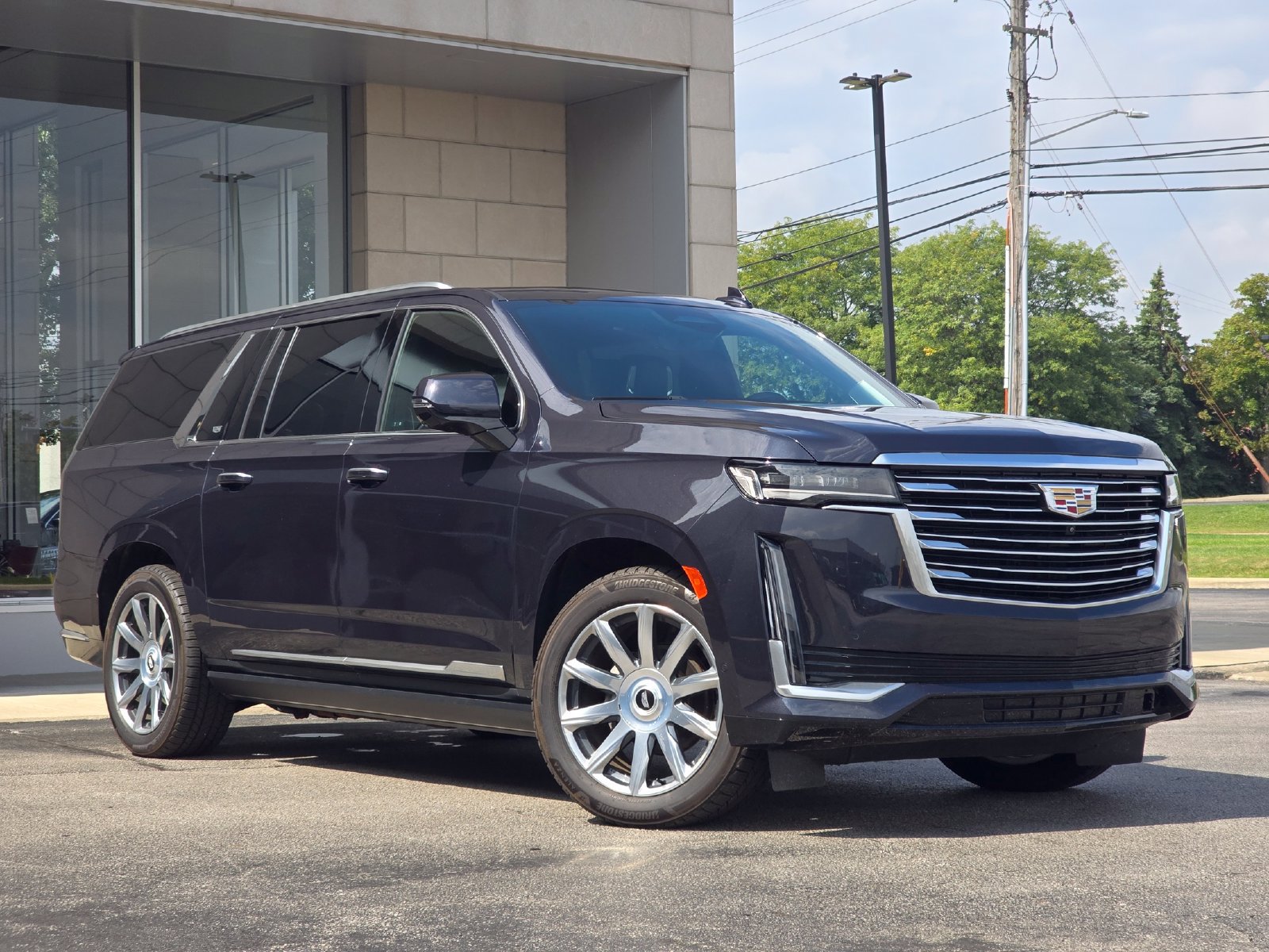 Used 2023 Cadillac Escalade ESV Premium Luxury Platinum w/ LPO, Floor Liner Package AWD/4WD image 2