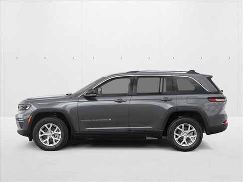 New 2025 Jeep Grand Cherokee Altitude RWD image 3