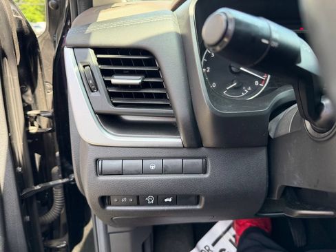 Used 2023 Nissan Rogue SV w/ SV Premium B Package AWD/4WD image 14