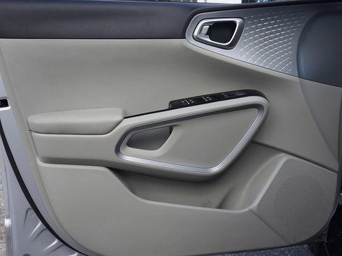 Used 2020 Kia Soul LX FWD image 18