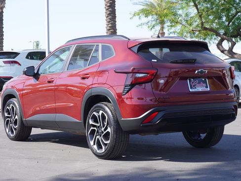 Used 2025 Chevrolet Trax RS w/ Sunroof Package FWD image 3