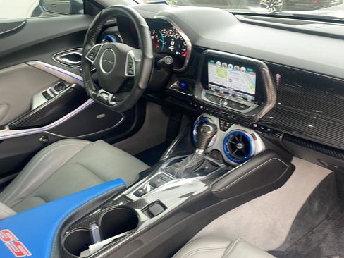 Used 2016 Chevrolet Camaro SS RWD image 9