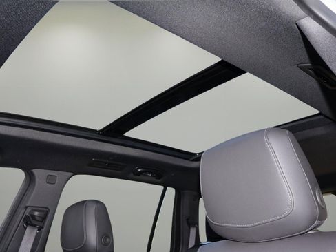 Certified 2025 Cadillac XT6 Premium Luxury image 30