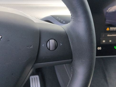 Used 2025 Tesla Model Y Performance AWD/4WD image 19