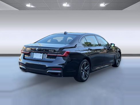 Used 2022 BMW 740i xDrive w/ M Sport Package AWD/4WD image 9