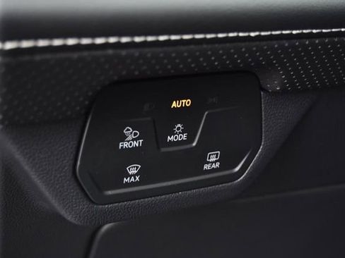 New 2026 Volkswagen Atlas SE image 11