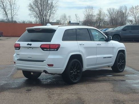 Used 2020 Jeep Grand Cherokee Altitude image 3
