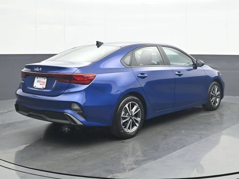 Used 2023 Kia Forte LXS w/ LXS Technology Package FWD image 6