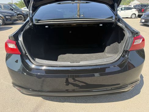 Used 2017 Chevrolet Malibu LT FWD image 19