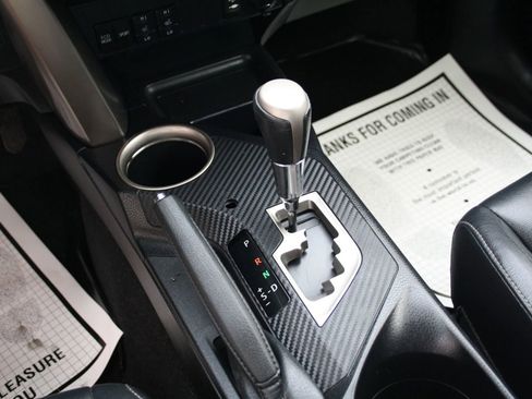 Used 2015 Toyota RAV4 Limited image 25