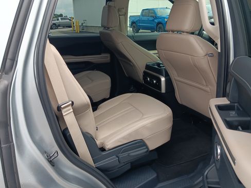 Used 2024 Ford Expedition Limited AWD/4WD image 17