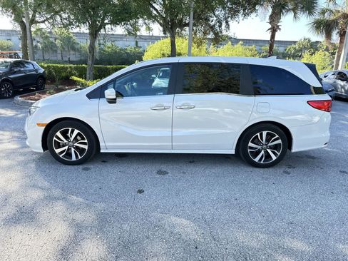 Used 2024 Honda Odyssey Touring image 3