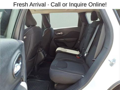 Used 2016 Jeep Cherokee Latitude w/ Comfort/Convenience Group AWD/4WD image 22
