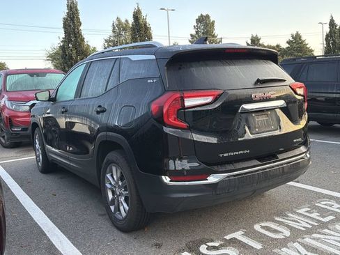 Used 2024 GMC Terrain SLT AWD/4WD image 4