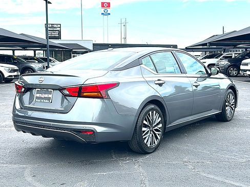 Used 2025 Nissan Altima 2.5 SV FWD image 8