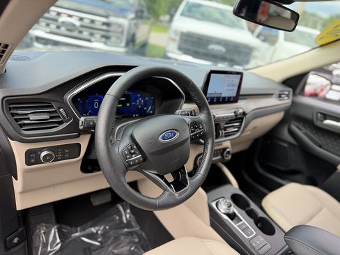 Used 2020 Ford Escape Titanium AWD/4WD image 13