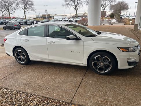 Used 2022 Chevrolet Malibu LT w/ Leather Package image 4