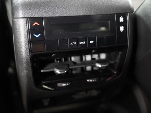 Used 2024 Jeep Grand Cherokee L Laredo image 6