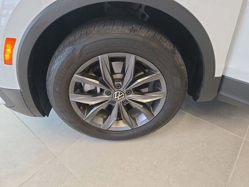 Used 2024 Volkswagen Tiguan SE image 33