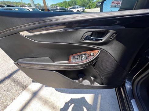 Used 2015 Chevrolet Impala LTZ FWD image 17