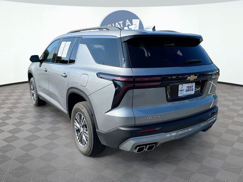 Used 2025 Chevrolet Traverse LT FWD image 8