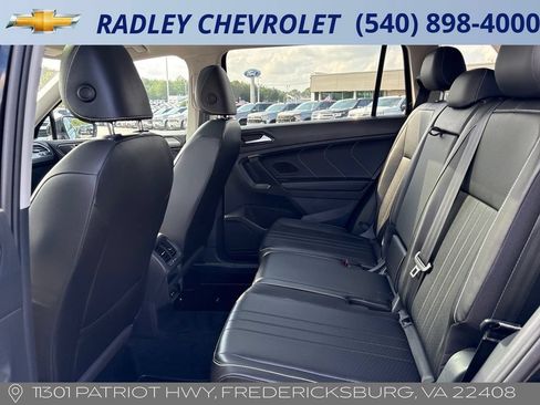 Used 2024 Volkswagen Tiguan SE w/ Panoramic Sunroof Package AWD/4WD image 20