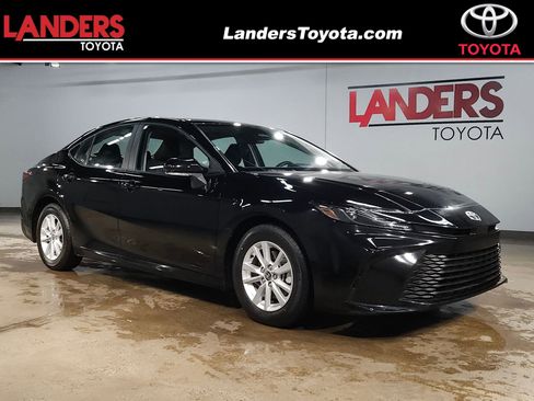 Used 2025 Toyota Camry LE FWD image 1