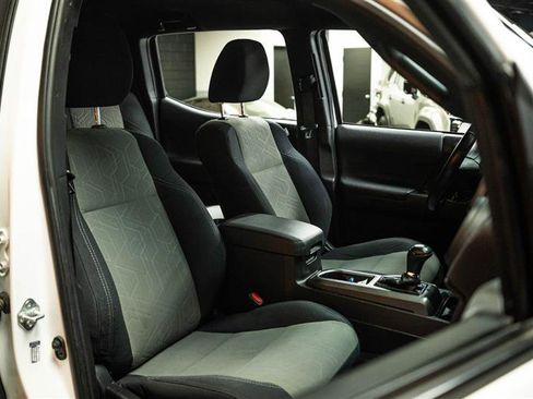 Used 2022 Toyota Tacoma TRD Off-Road w/ Technology Package image 13