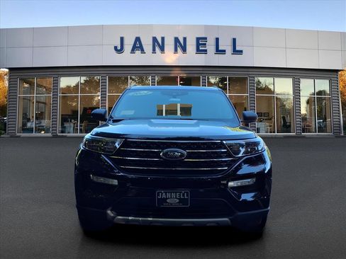Used 2022 Ford Explorer XLT w/ Equipment Group 202A image 2