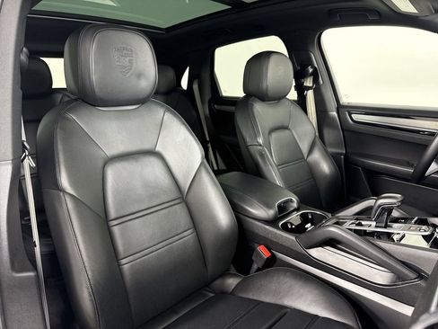 Certified 2023 Porsche Cayenne Platinum Edition AWD/4WD image 23