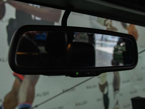 Used 2017 Jeep Wrangler Unlimited Sahara image 11