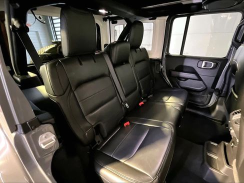 Used 2022 Jeep Wrangler Unlimited Sahara image 19