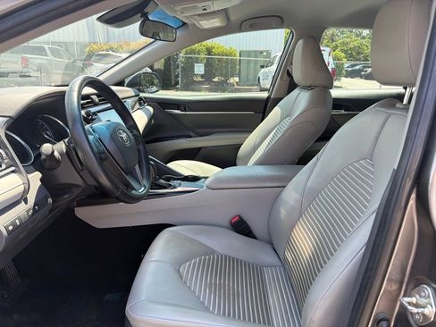 Used 2018 Toyota Camry SE FWD image 7